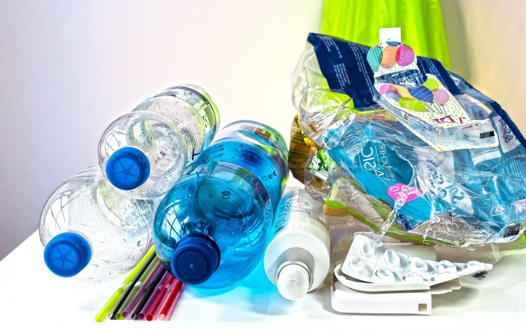 Butelkowe czary mary, zajęcia recyklingowo-plastyczne dla dzieci 5-10 lat z opiekunami